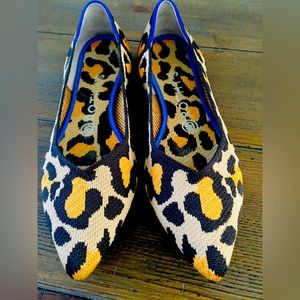 Women’s size 8 Rothy’s flat pointed toe shoe.